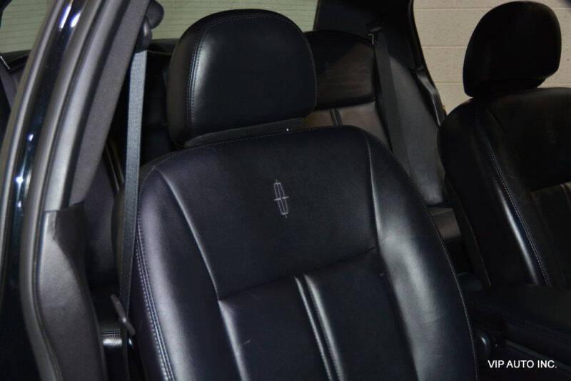 2005 Lincoln Town Car Signature Limited