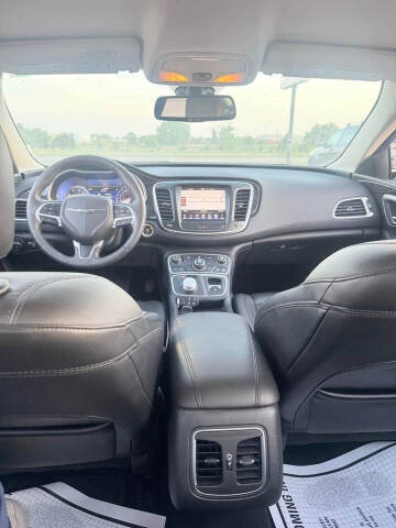 2016 Chrysler 200 C