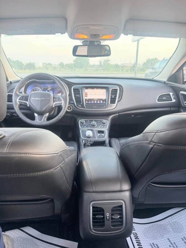 2016 Chrysler 200 C