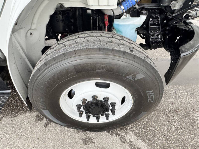 2017 Freightliner M2 106