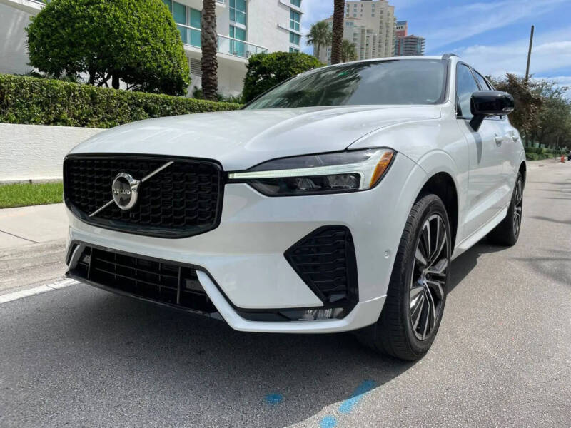 2023 Volvo XC60 B5 Plus Dark Theme