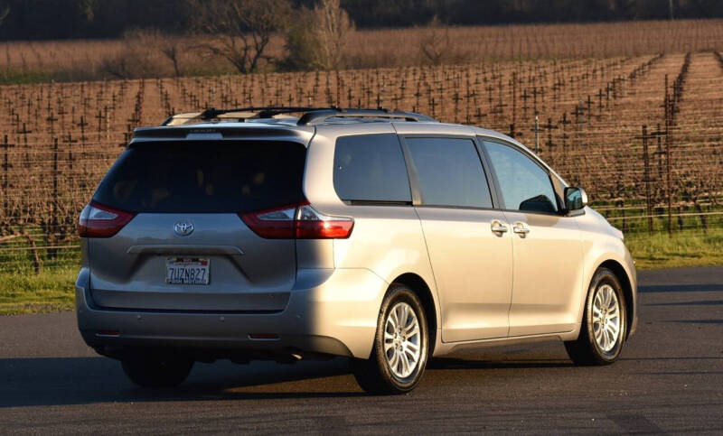 2016 Toyota Sienna XLE Premium 8-Passenger
