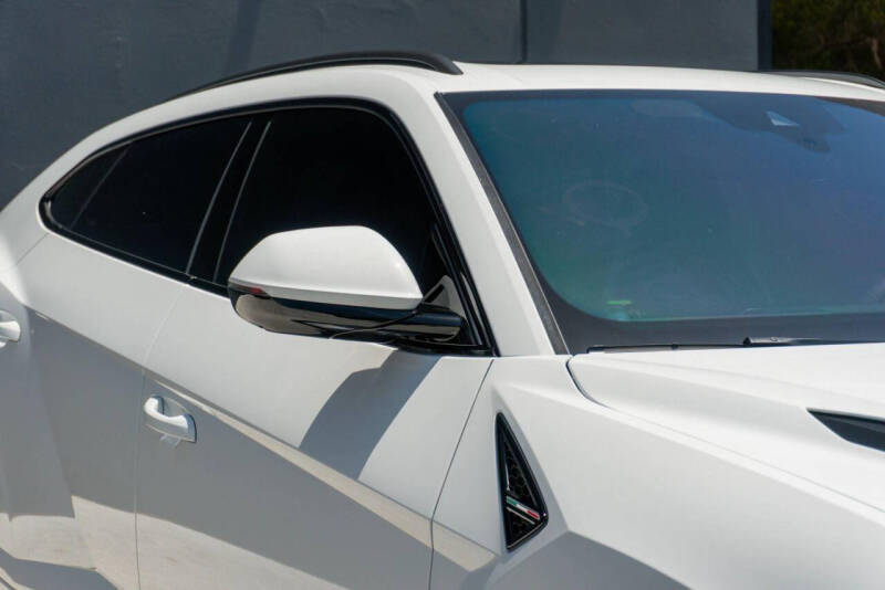 2023 Lamborghini Urus S