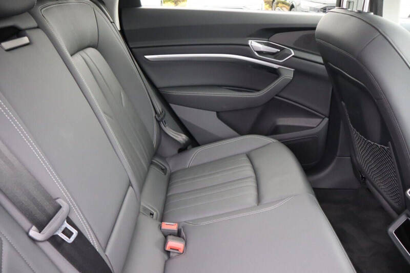 2021 Audi e-tron quattro Premium