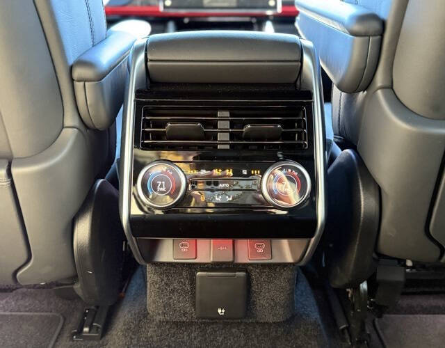 2024 Land Rover Range Rover P400 SE LWB