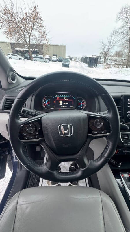 2020 Honda Pilot Touring w/Rear Captain's Chairs