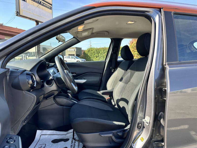 2020 Nissan Kicks SR