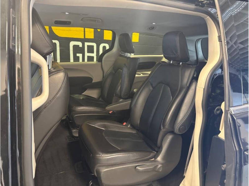 2022 Chrysler Pacifica Hybrid Touring L