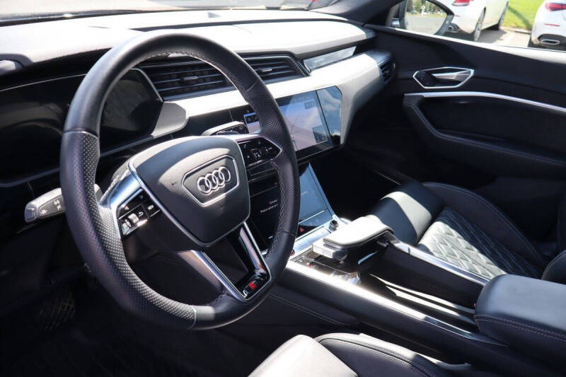 2022 Audi e-tron S quattro Premium Plus