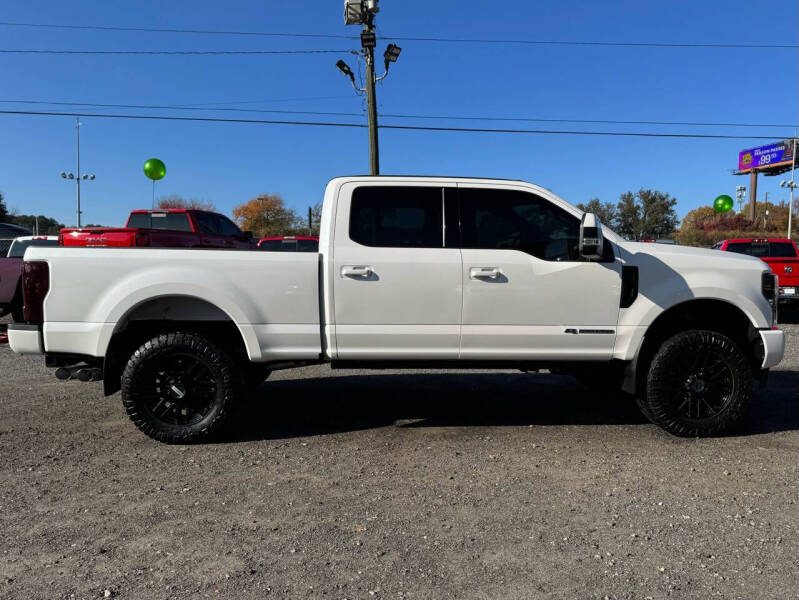 2017 Ford F-350 Super Duty Lariat photo 6