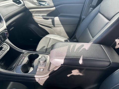 2023 GMC Acadia SLT
