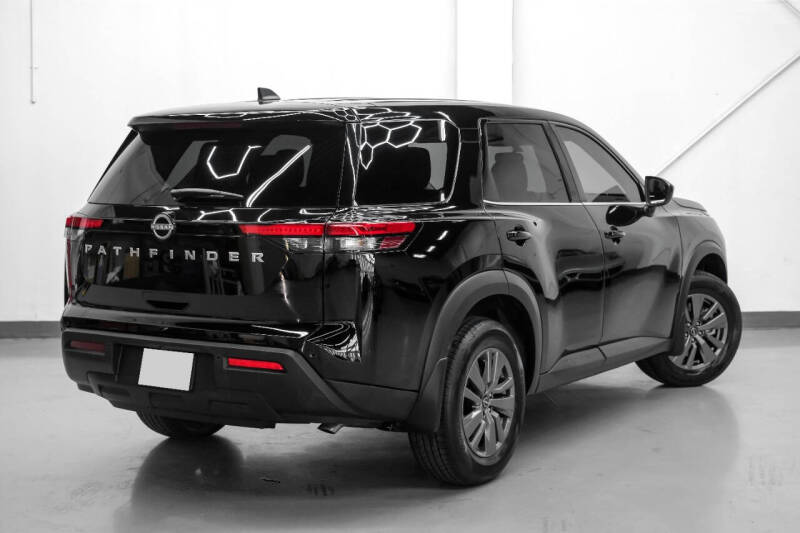 2025 Nissan Pathfinder S