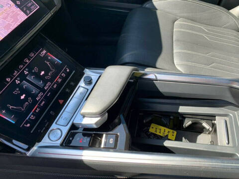 2019 Audi e-tron quattro Prestige