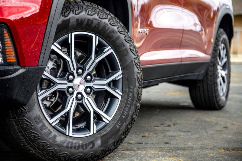 2024 GMC Acadia AT4