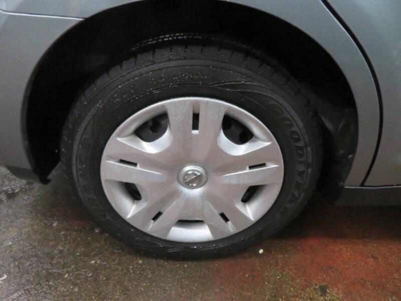 2010 Nissan Versa 1.8 S