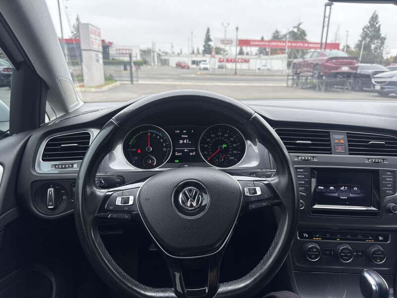 2015 Volkswagen e-Golf SEL Premium