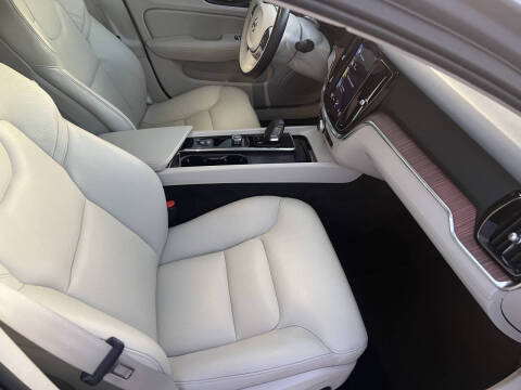 2022 Volvo S60 B5 Momentum