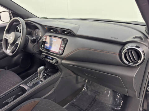 2022 Nissan Kicks SR