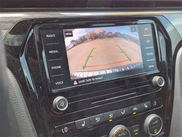 2022 Volkswagen Passat R-Line