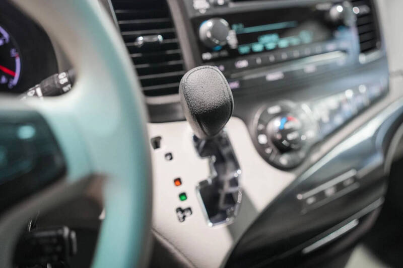 2013 Toyota Sienna LE 7-Passenger