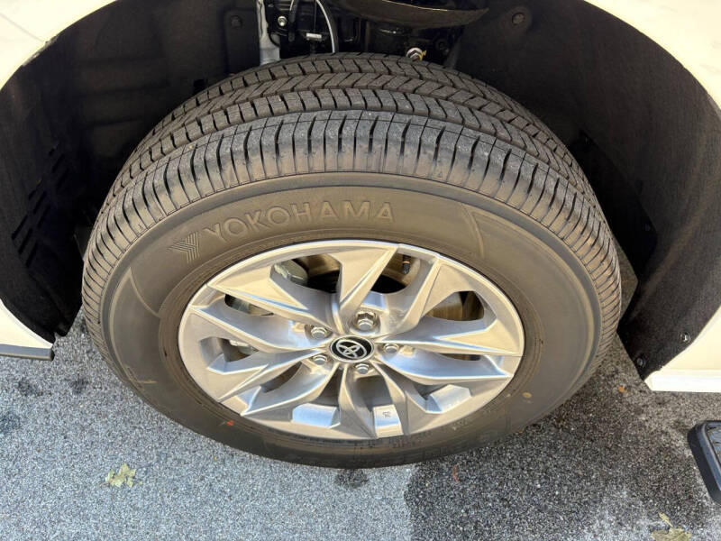 2025 Toyota Sienna LE 8-Passenger