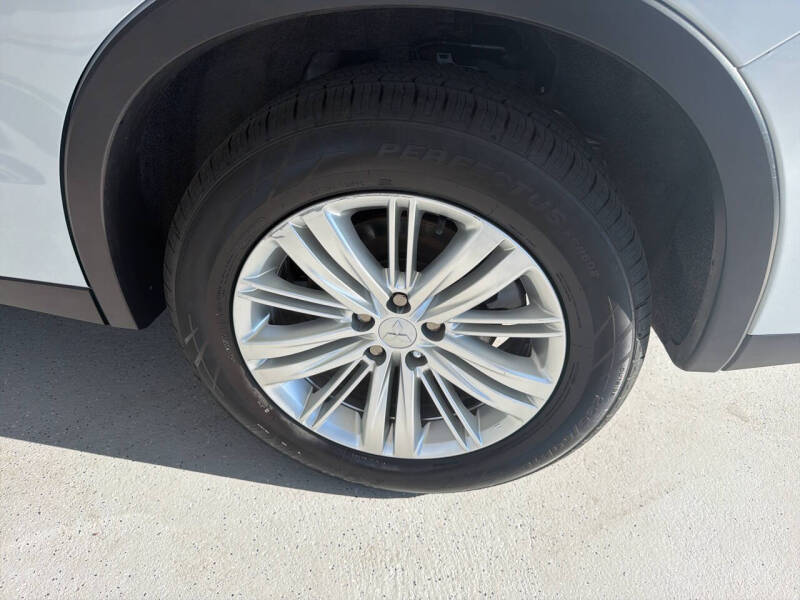 2024 Mitsubishi Outlander ES