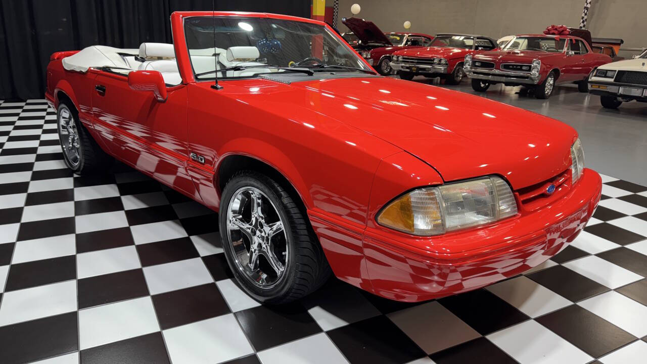 1992 Ford Mustang 8