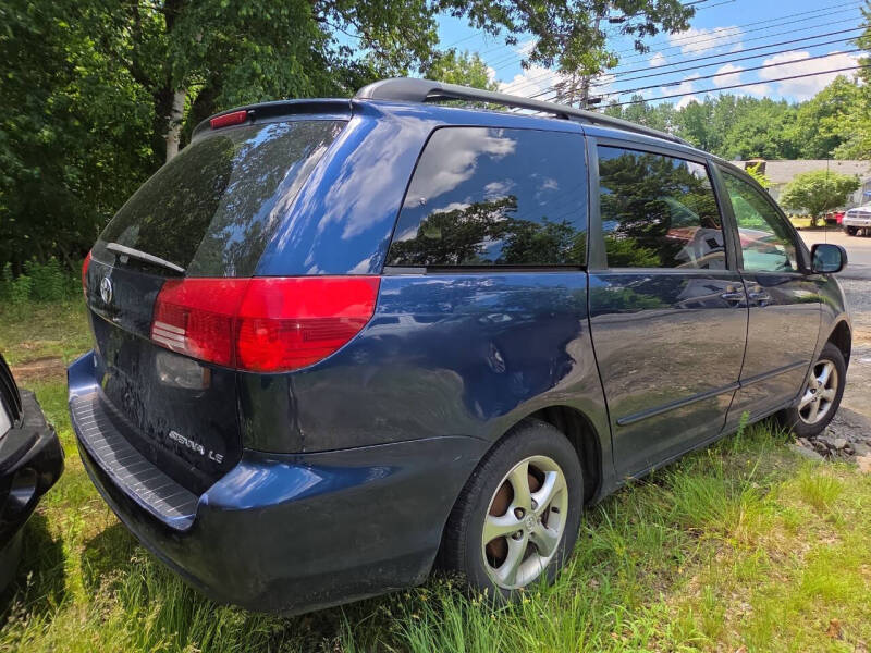 2004 Toyota Sienna LE 7 Passenger