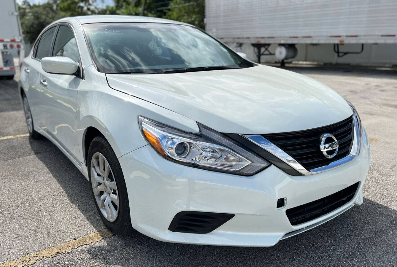 2017 NISSAN Altima Sedan - $14,990