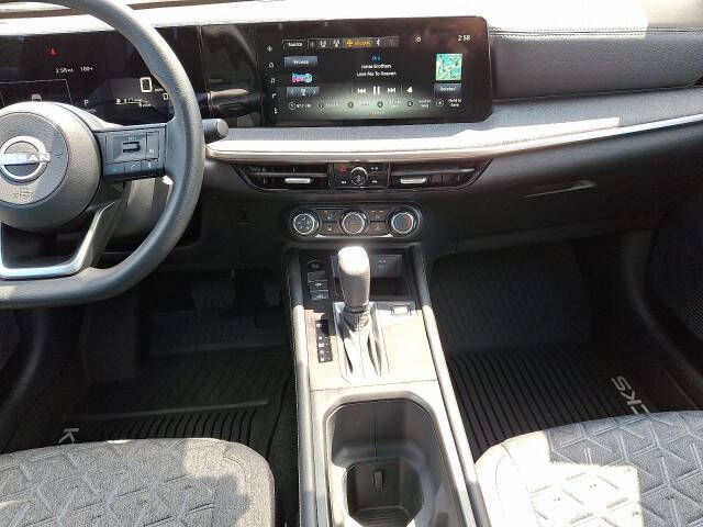 2025 Nissan Kicks SV