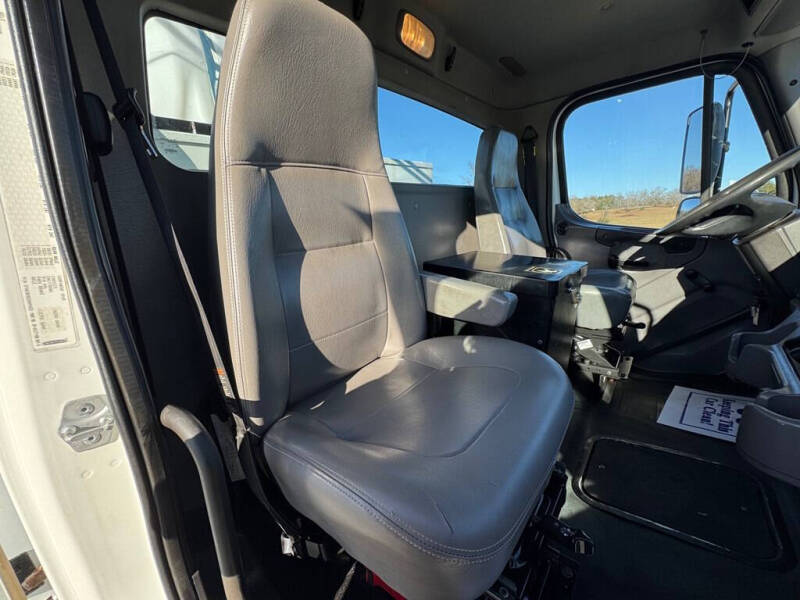 2012 Freightliner M2 106