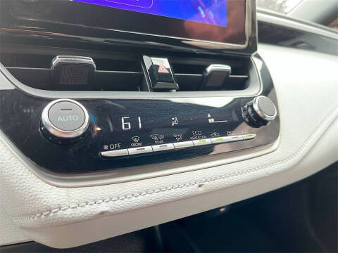 2025 Toyota Corolla Hatchback SE