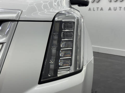 2017 Cadillac Escalade Luxury