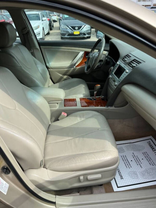 2009 Toyota Camry XLE photo 8