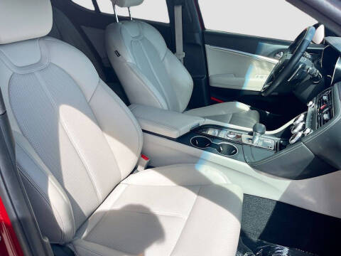 2023 Genesis G70