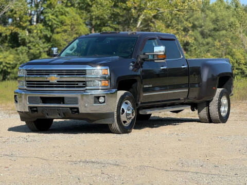 2015 Chevrolet Silverado 3500HD for sale at OVERDRIVE AUTO SALES, LLC. in Clarksville IN