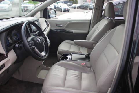 2015 Toyota Sienna XLE 7-Passenger