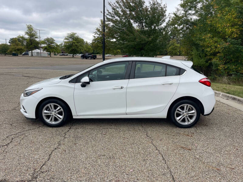 2017 Chevrolet Cruze LT photo 7