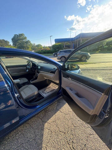 2019 Hyundai Elantra SE