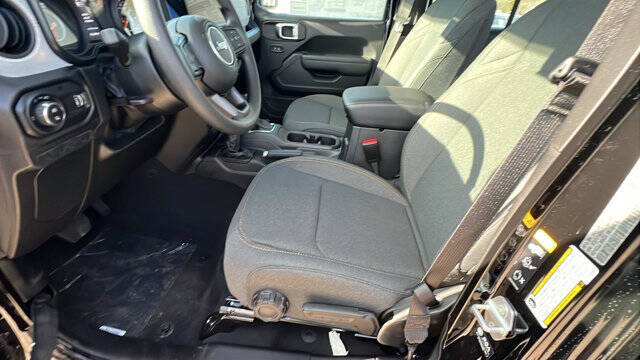 2026 Jeep Gladiator Sport