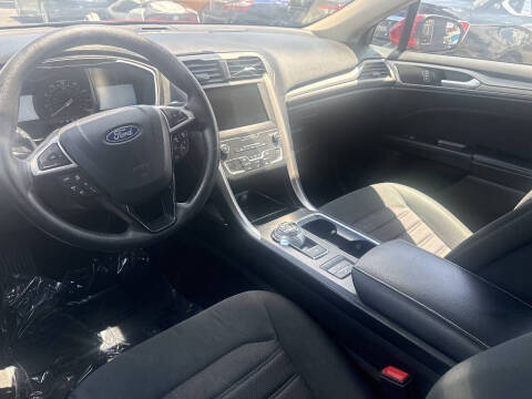 2020 Ford Fusion SE