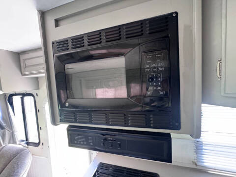 2003 Thor Motor Coach FourWinds 27D