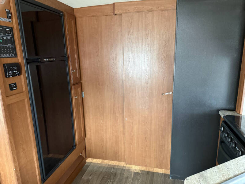 2019 Winnebago Vista 27PE