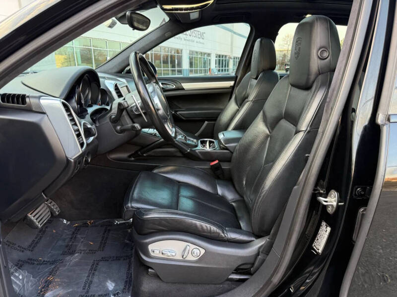 2013 Porsche Cayenne GTS