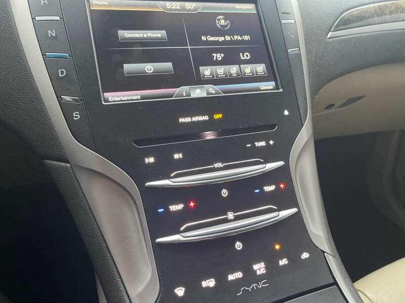 2016 Lincoln MKZ Base photo 21