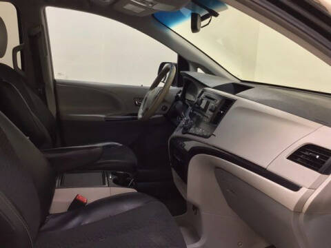 2012 Toyota Sienna SE 8-Passenger