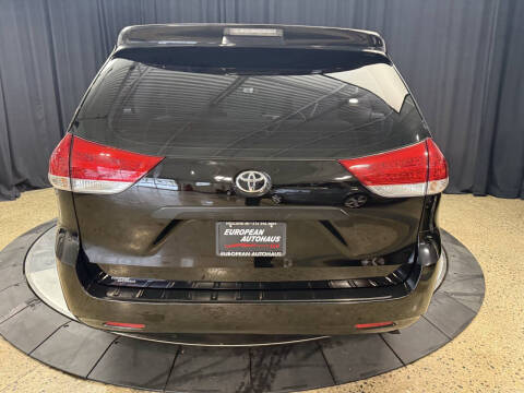 2011 Toyota Sienna Base 7-Passenger