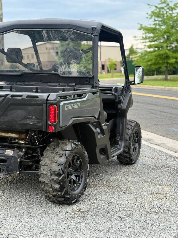 2024 Can-Am Defender HD7