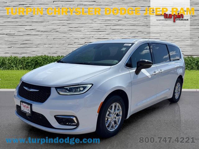 2025 Chrysler Pacifica Select's photo