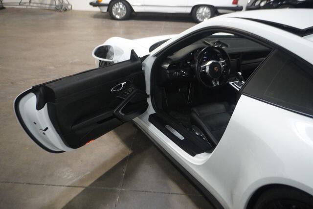 2015 Porsche 911 Carrera 4S